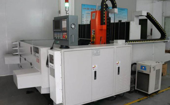 CNC手板廠的機器影響手板加工的工藝，圖為大型CNC手板加工機器