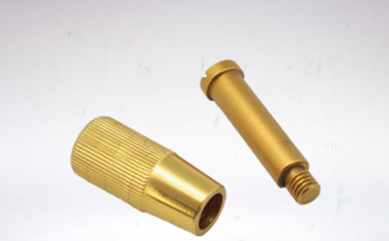 在CNC數(shù)控機(jī)床上加工五金手板，經(jīng)過手工加工